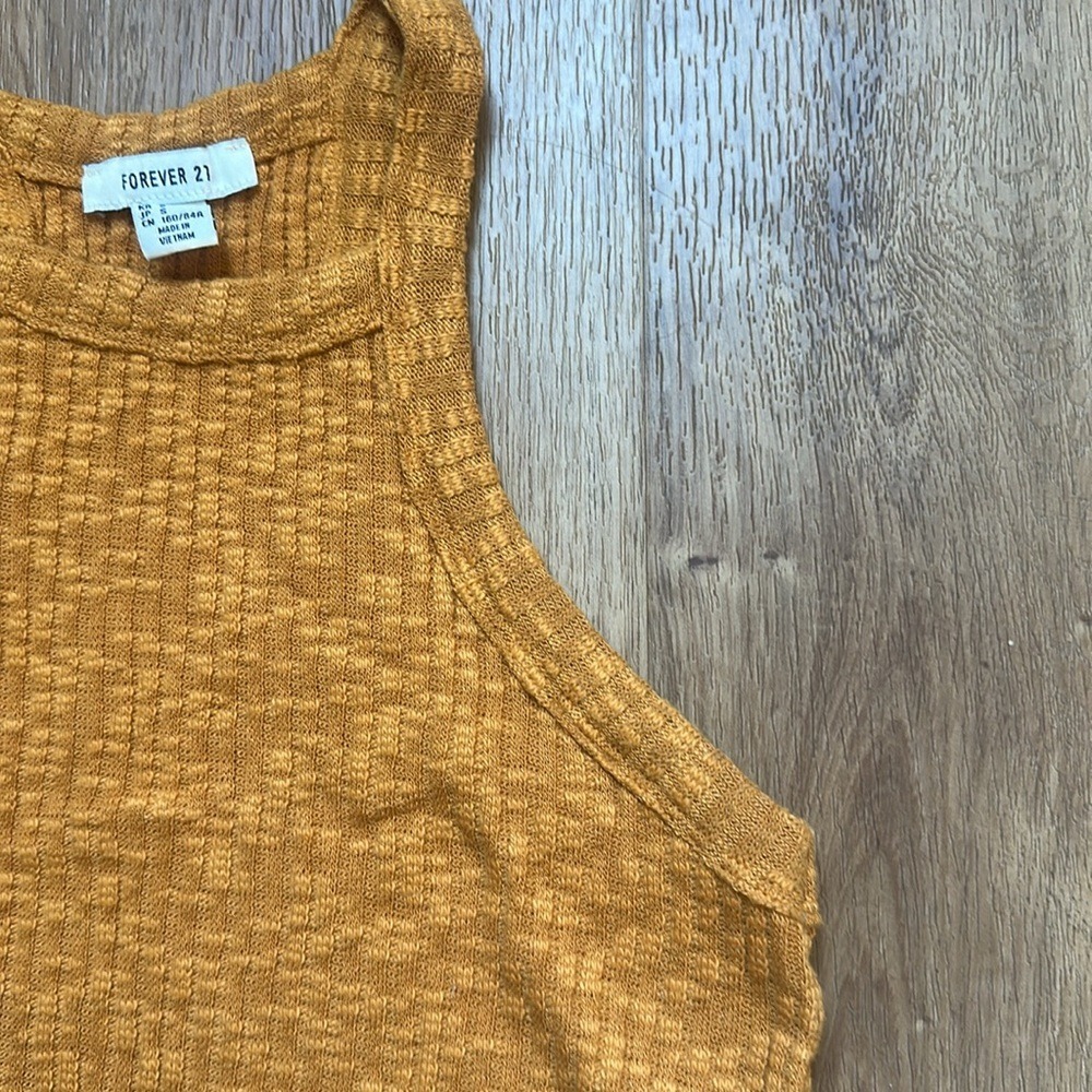 Forever 21 High Neck Ribbed Crop Tank Size Small - Picture 2 of 5